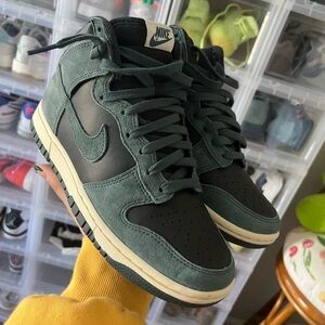 Nike Men's Dark Green and Black Dunks